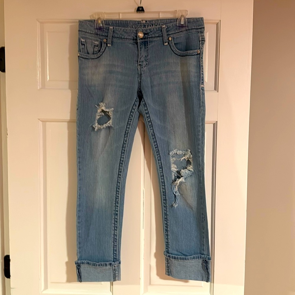 ALMOST FAMOUS CAPRI JEANS